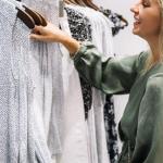 Ile ubrań naprawdę potrzebuje kobieta? Przewodnik po szafie kapsułowej i sprytnych zakupach