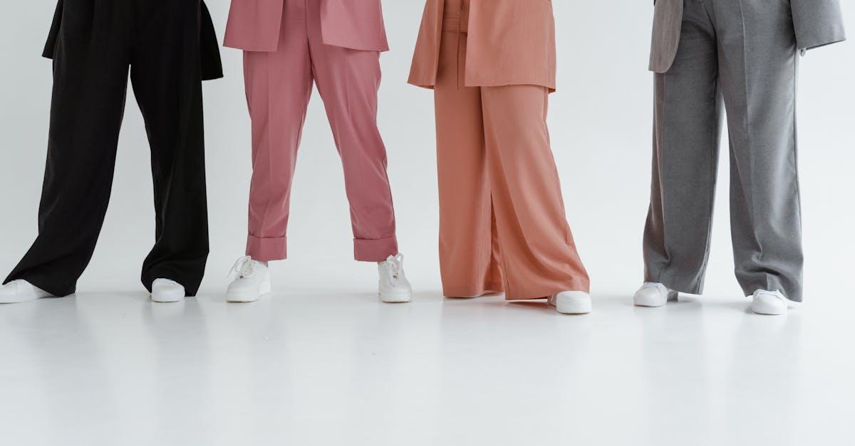 Minimalistyczna moda damska: jak zbudować kapsułową garderobę na cały rok