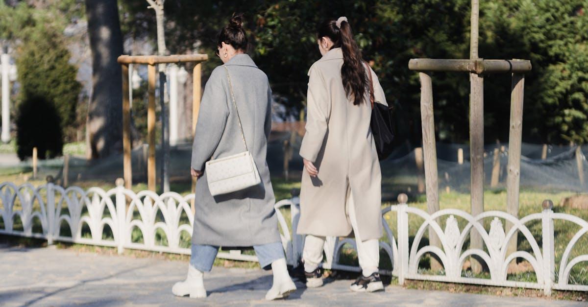 Płaszcze damskie - na co zwrócić uwagę? Praktyczny przewodnik przed zakupem