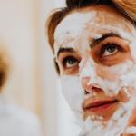 Pielęgnacja twarzy krok po kroku: kompletny przewodnik dla zdrowej i promiennej cery