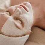 Jak łączyć składniki aktywne w pielęgnacji skóry: bezpieczne duety i zakazane połączenia