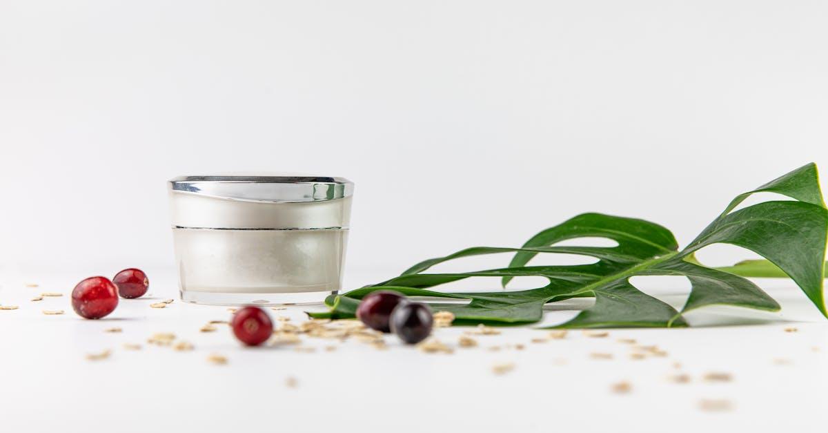Czy naturalne kosmetyki są lepsze? Fakty, mity i jak wybrać świadomie