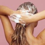 Superfoods dla skóry i włosów: co jeść, by mieć promienną cerę i mocne pasma