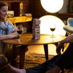 Romantyczny wieczór w domu: 15 prostych pomysłów na kolację, nastrój i niespodzianki